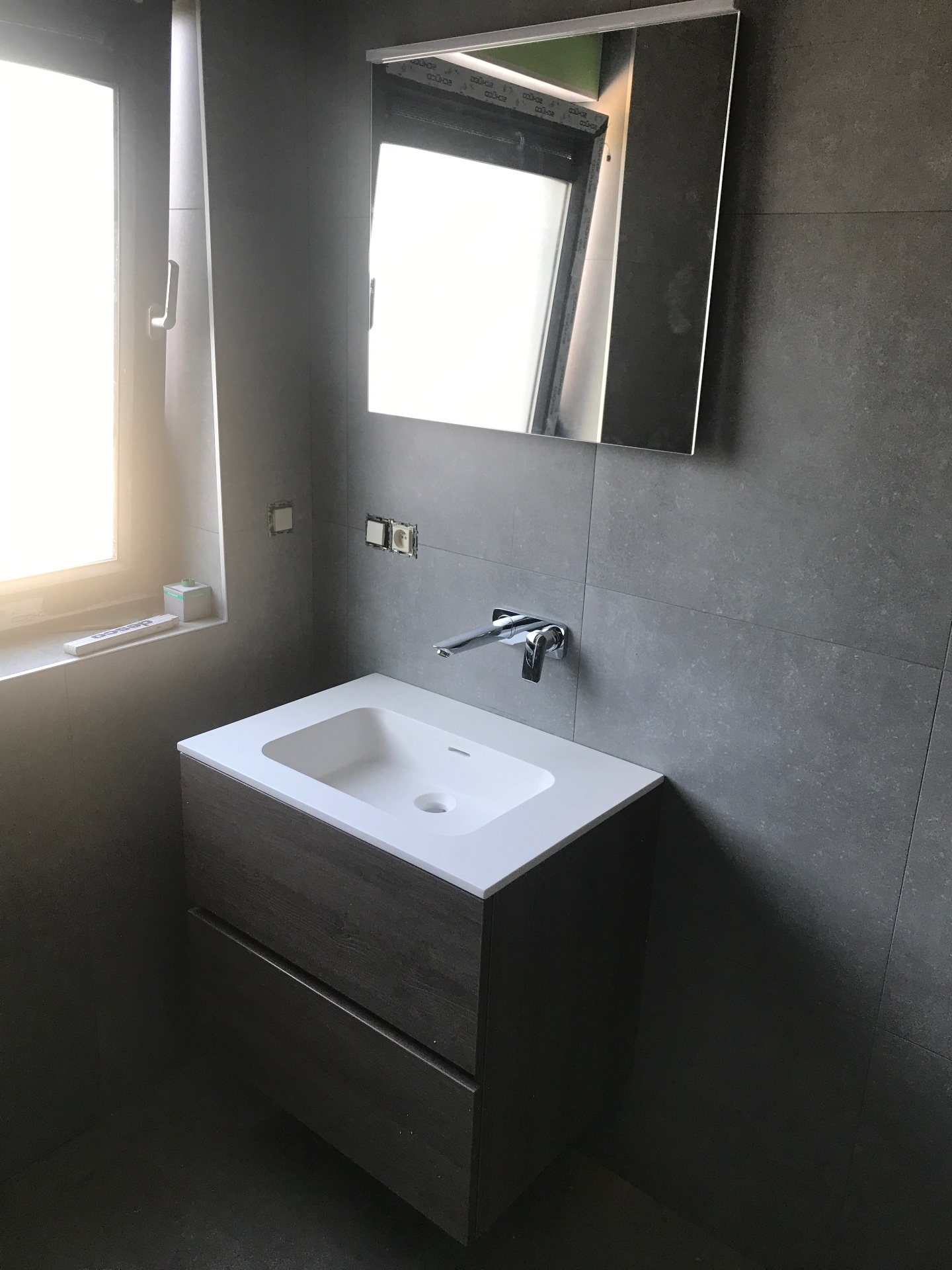 Strak sanitair wasmeubel — Mortsel