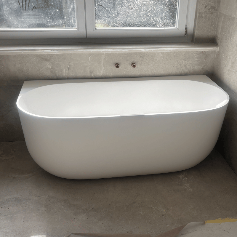 Hangtoilet met nisafwerking